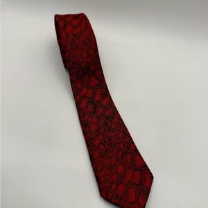 Elegant Red Patterned Men's Tie